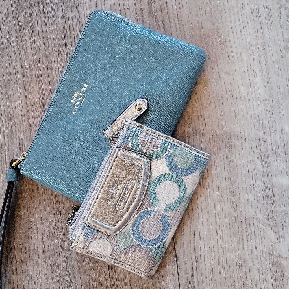 Coach l zippered l coin purse l wallets l  reposh